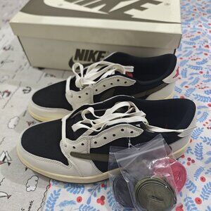 Nike X Travis Scott Low-Top Sneakers